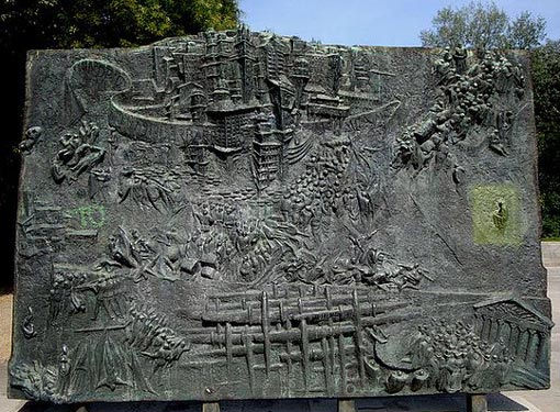 Berlin Art@Site www.artatsite.com Siegfried, Fritz Cremer Krepp Reliefs am Denkmal für die deutschen Interbrigadisten