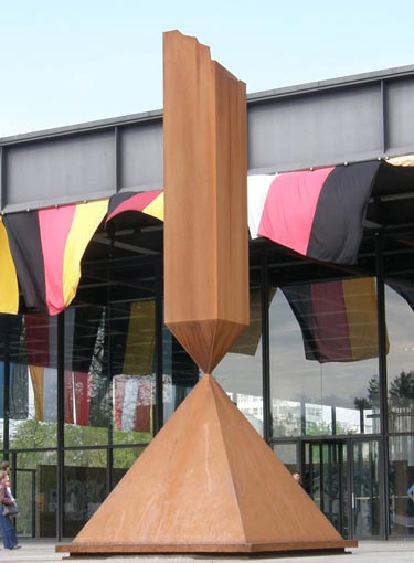 Berlin Art@Site www.artatsite.com Barnett Newman Broken Obelisk